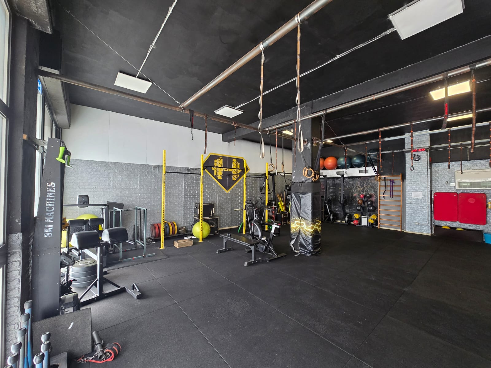 Interno della palestra Hero Gym Giovinazzo